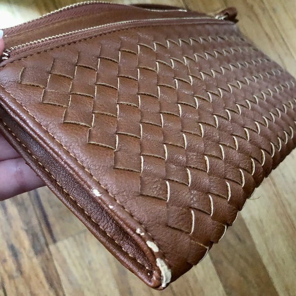 Brown woven crossbody shoulder or clutch bag with outside zipper pocket - Picture 4 of 7